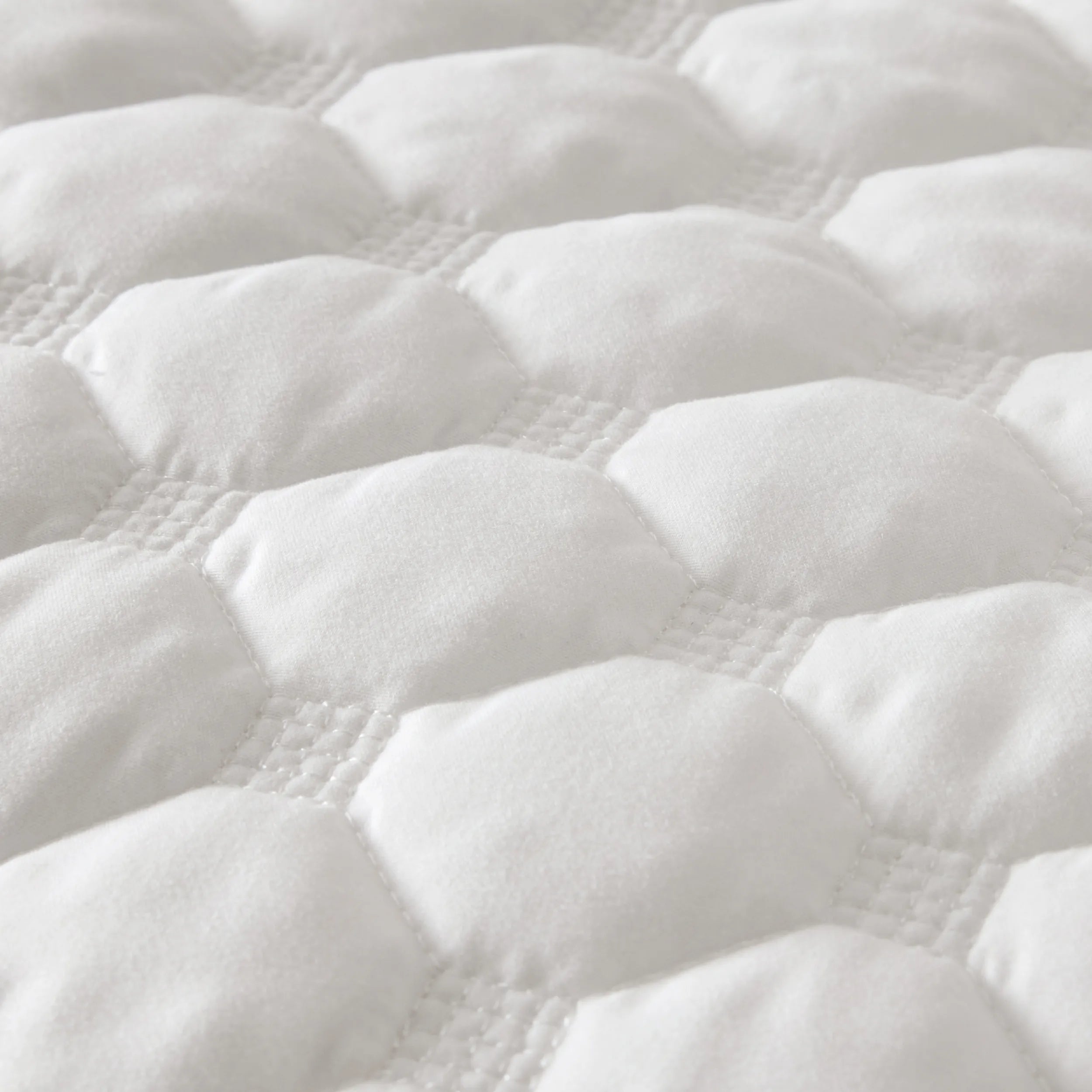 Classic Honeycomb Quilt Set - Image 12