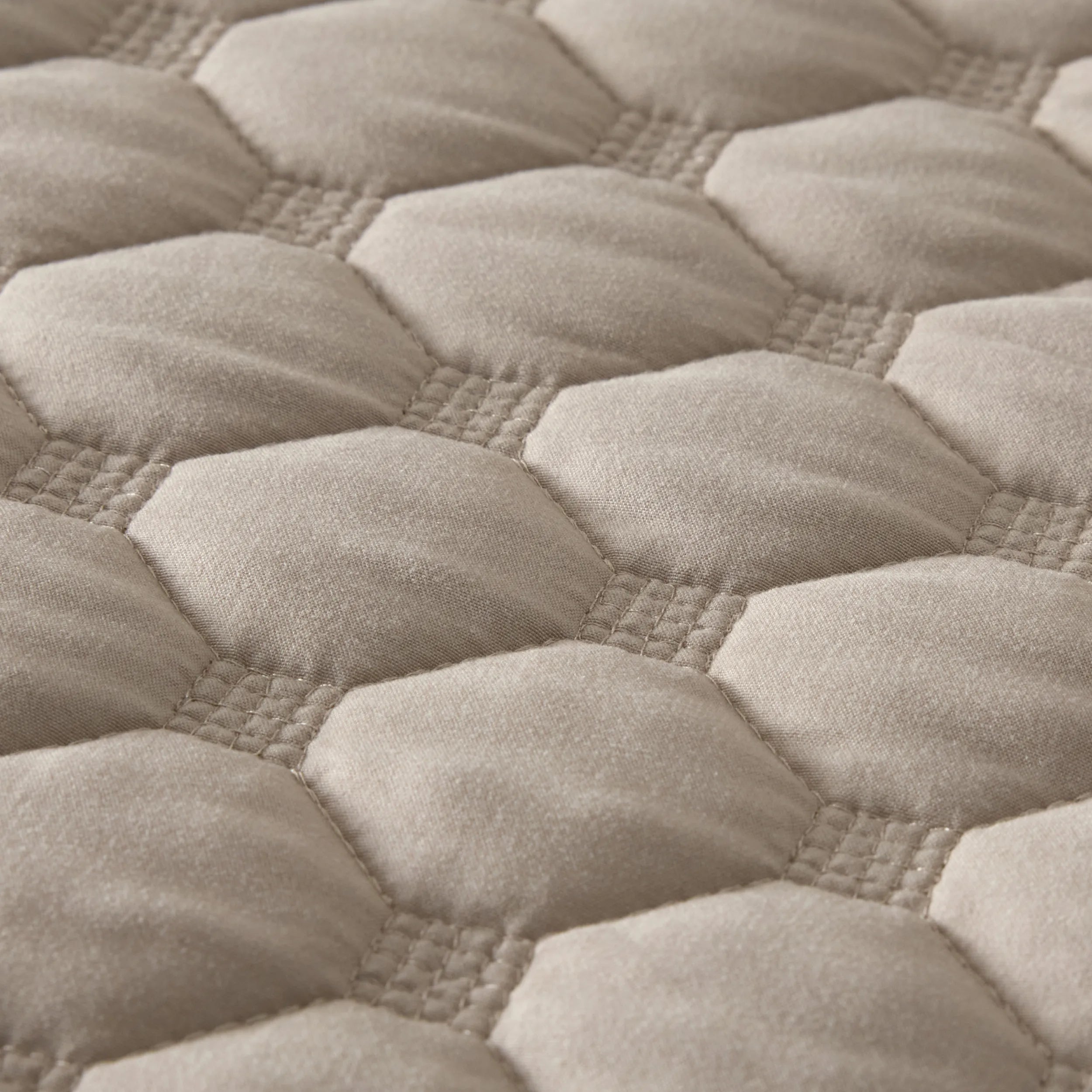 Classic Honeycomb Quilt Set - Image 6