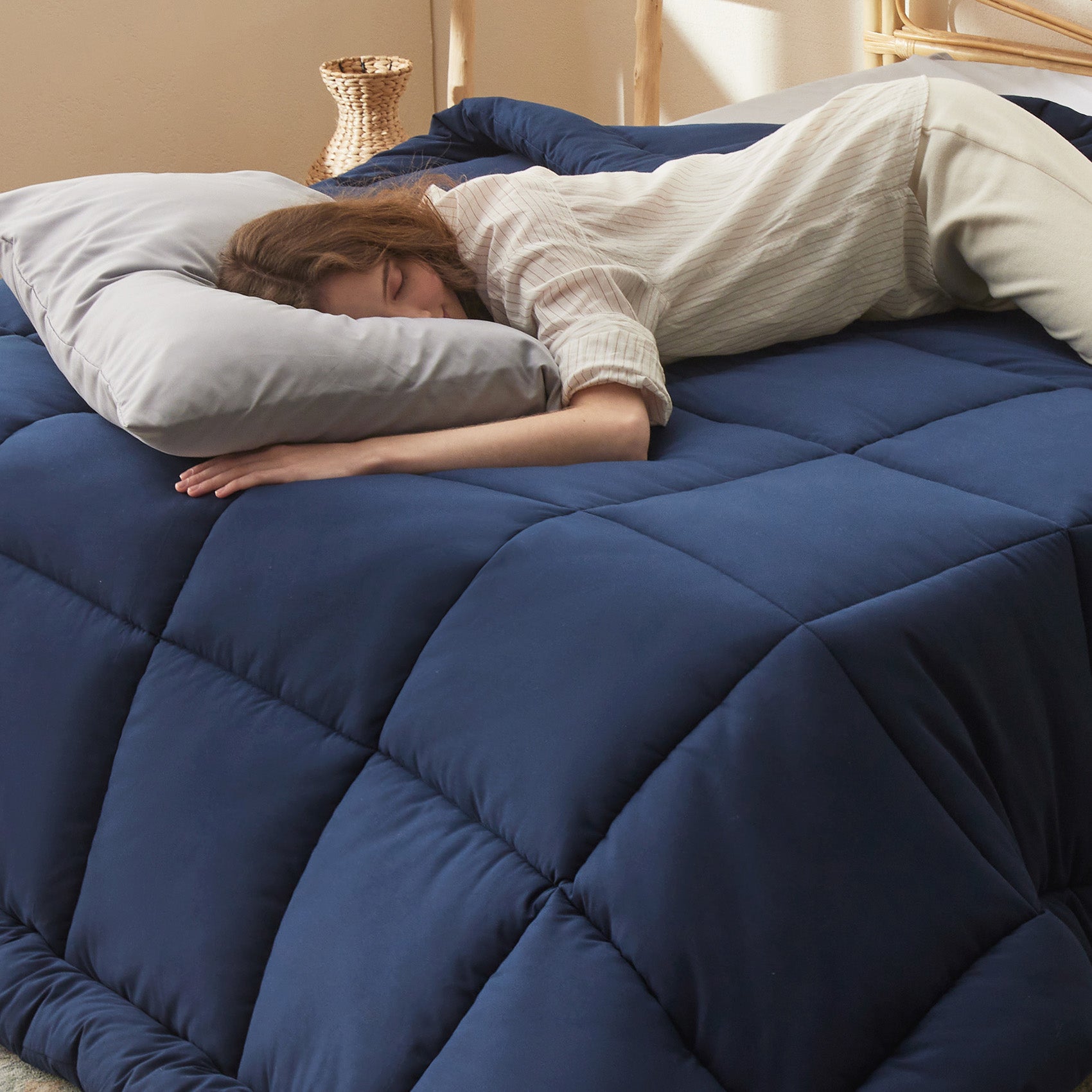 Down Alternative Comforter - Image 10