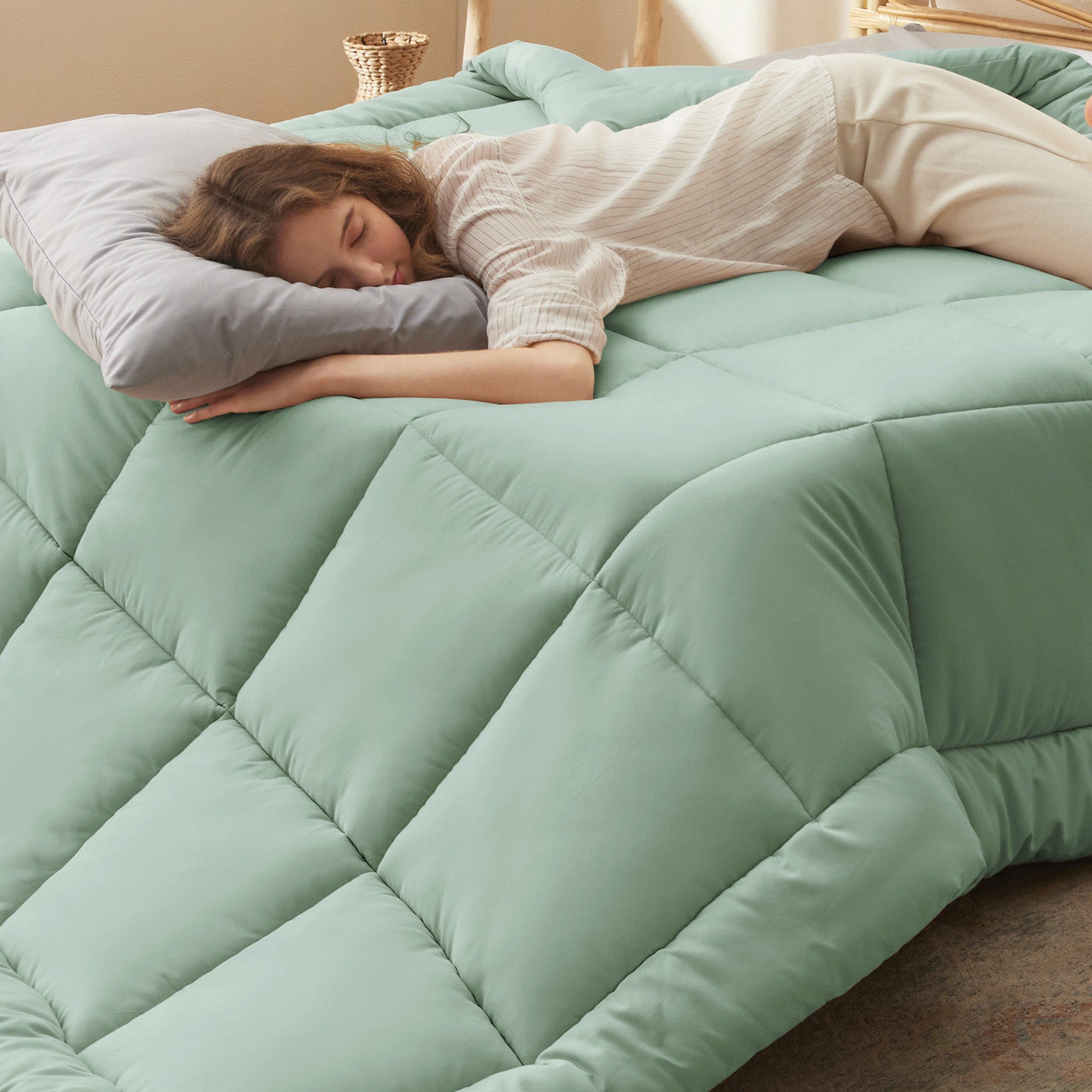 Down Alternative Comforter - Image 4