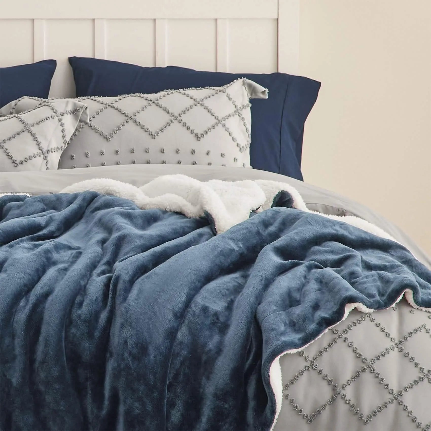 Sherpa Fleece Blanket - Image 9