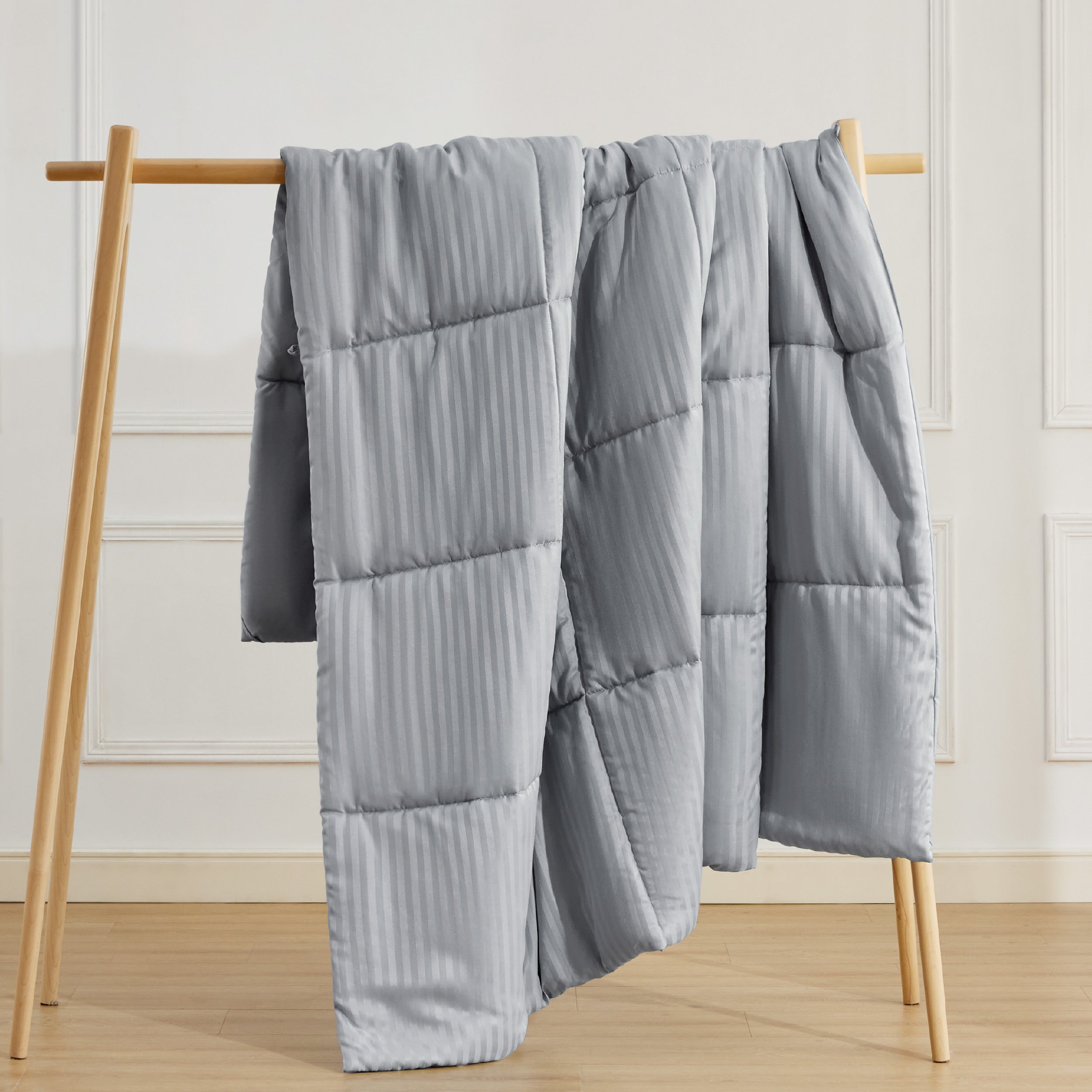 Weightless Comfy Striped Quilt - Image 11